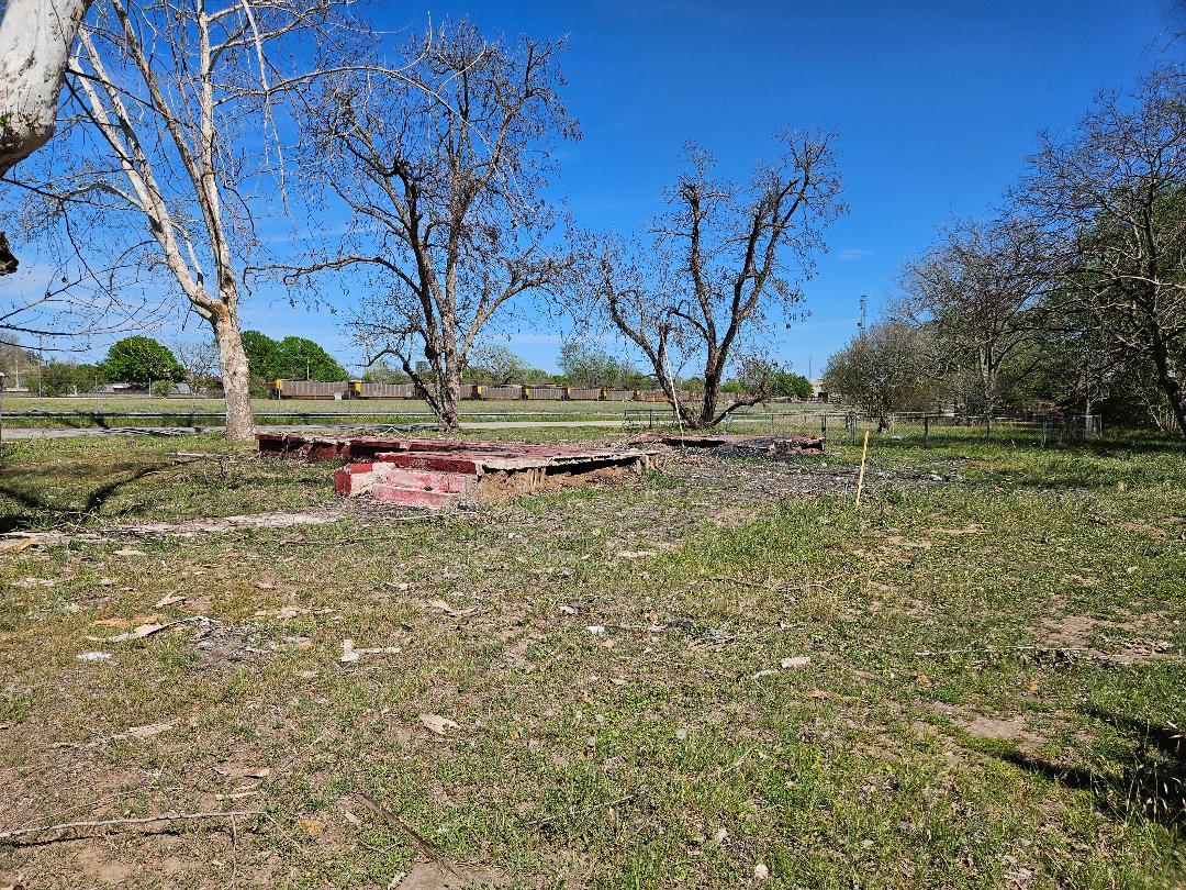 201 Harris Street Smithville TX 78957