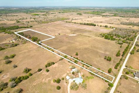 1550 Cattlemens Row Lockhart TX 78644