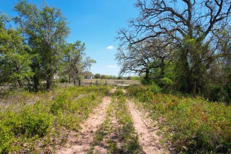 1550 Cattlemens Row Lockhart TX 78644