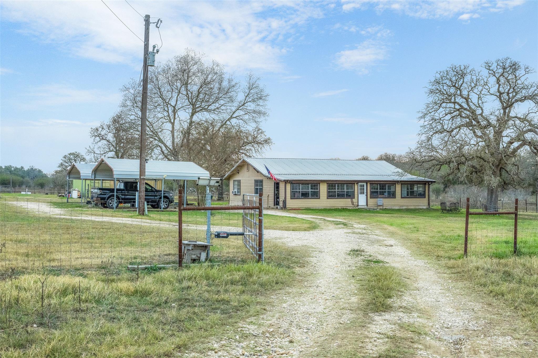 4025 County Road 284 Harwood TX 78632
