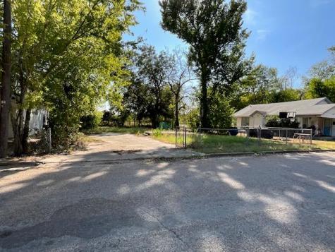 1005 W 8th Street Cameron TX 76520