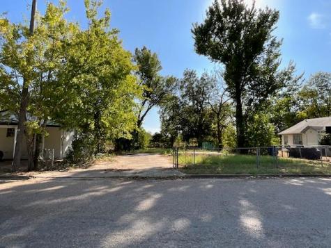 1005 W 8th Street Cameron TX 76520