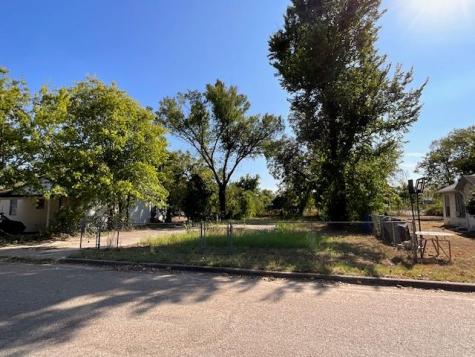 1005 W 8th Street Cameron TX 76520