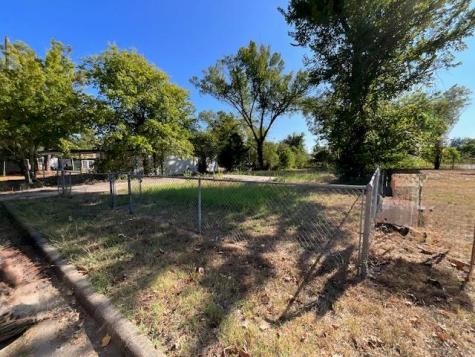 1005 W 8th Street Cameron TX 76520