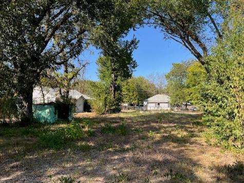 1005 W 8th Street Cameron TX 76520