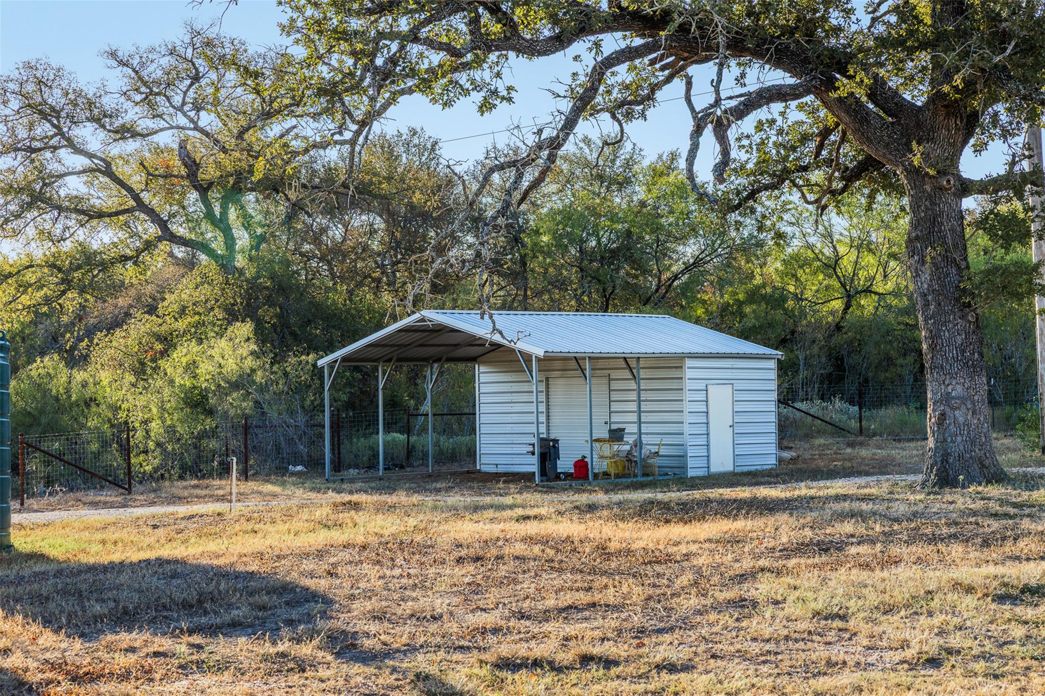 3270 Fm 671 Luling TX 78648