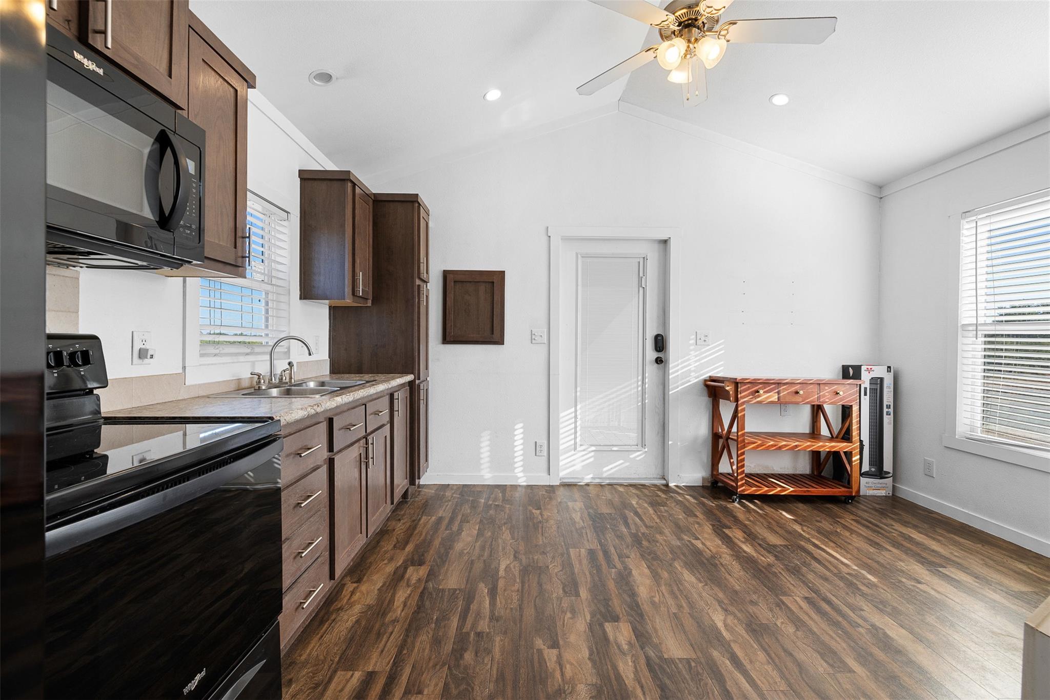3270 Fm 671 Luling TX 78648