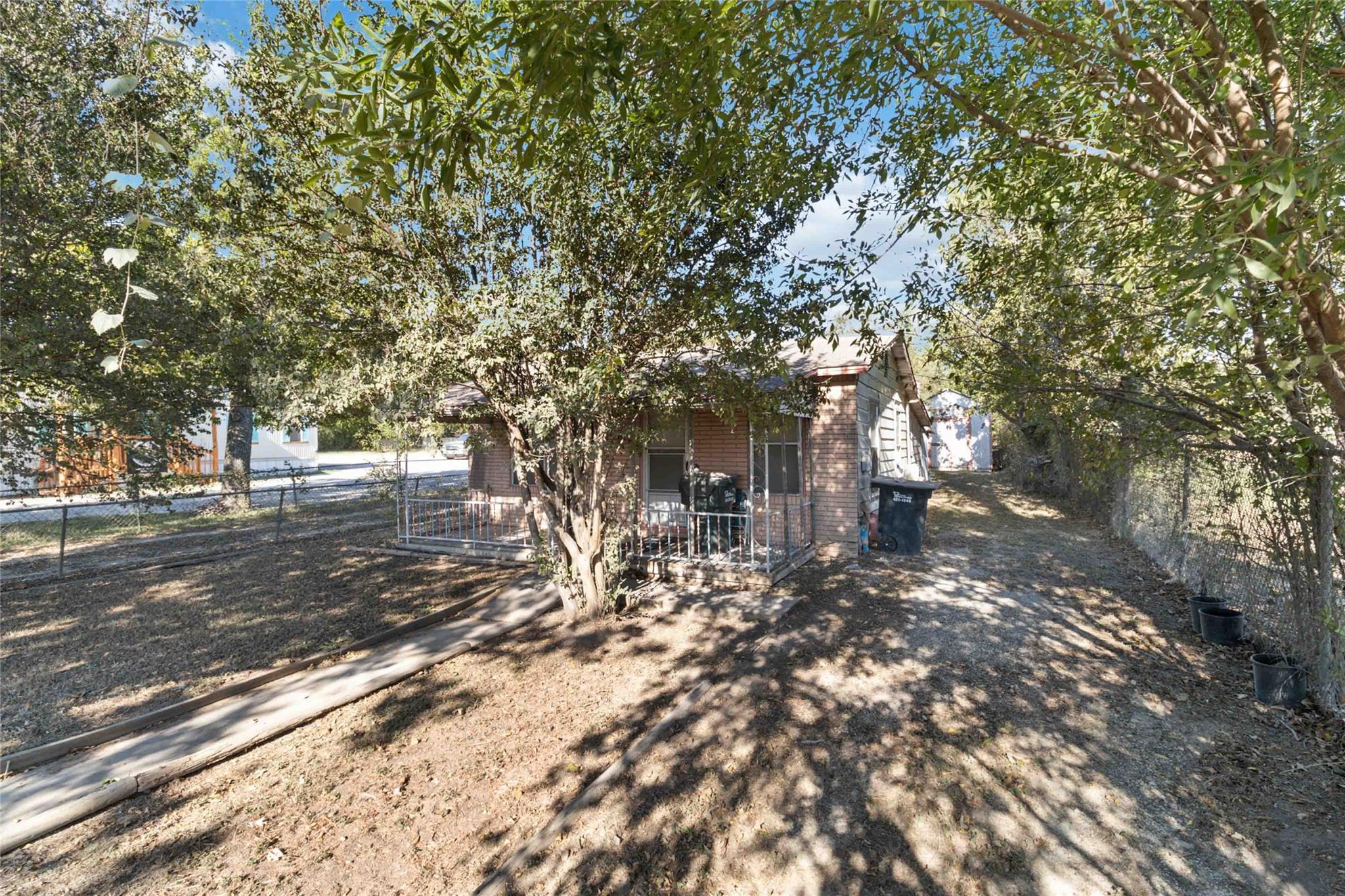 1113 N Old Highway 81 Kyle TX 78640