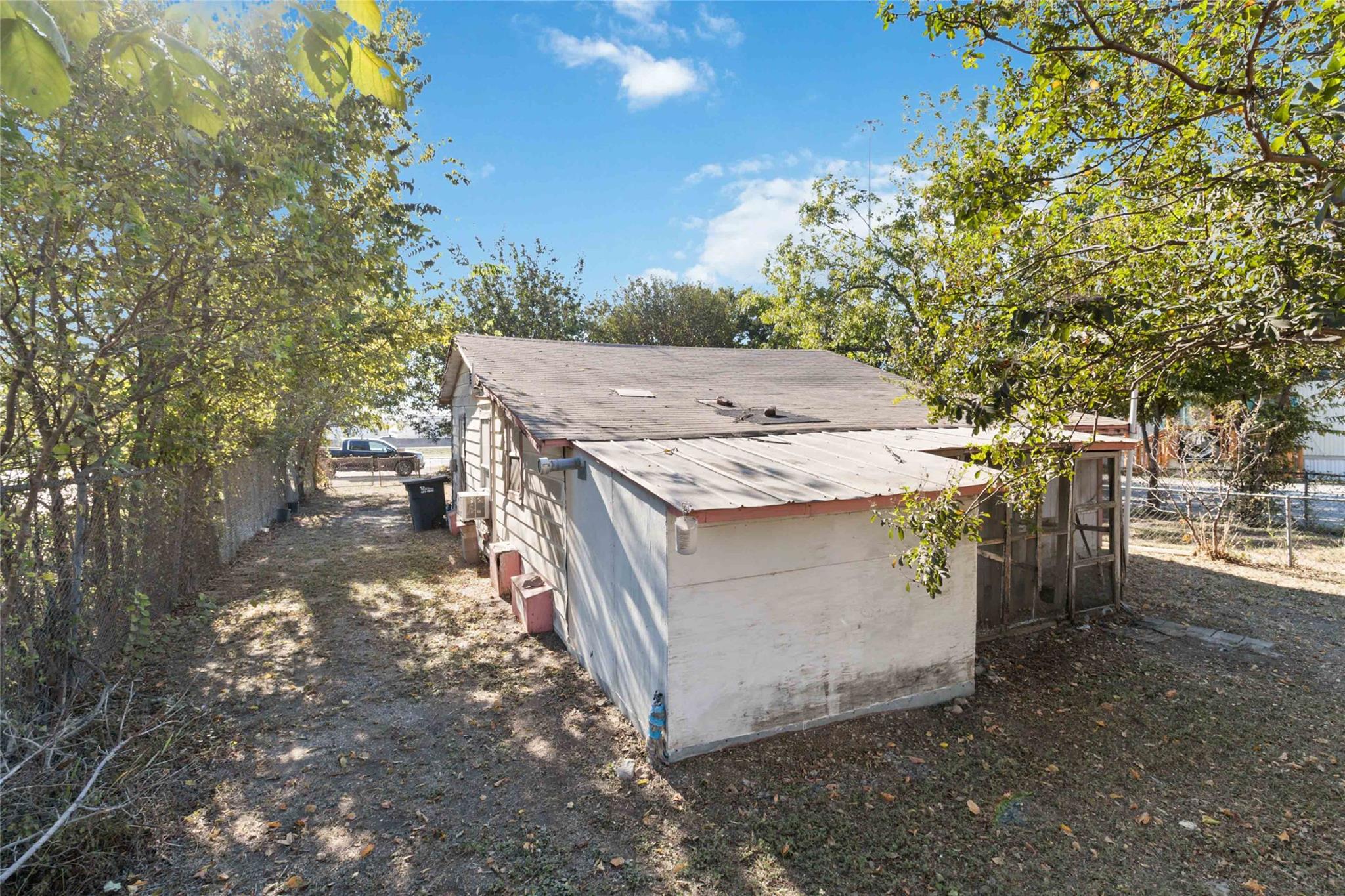1113 N Old Highway 81 Kyle TX 78640