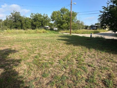 111 Martin Street Luling TX 78648