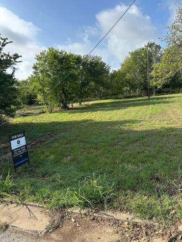 111 Martin Street Luling TX 78648
