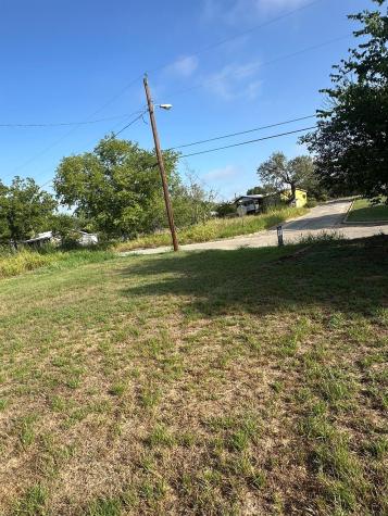 111 Martin Street Luling TX 78648