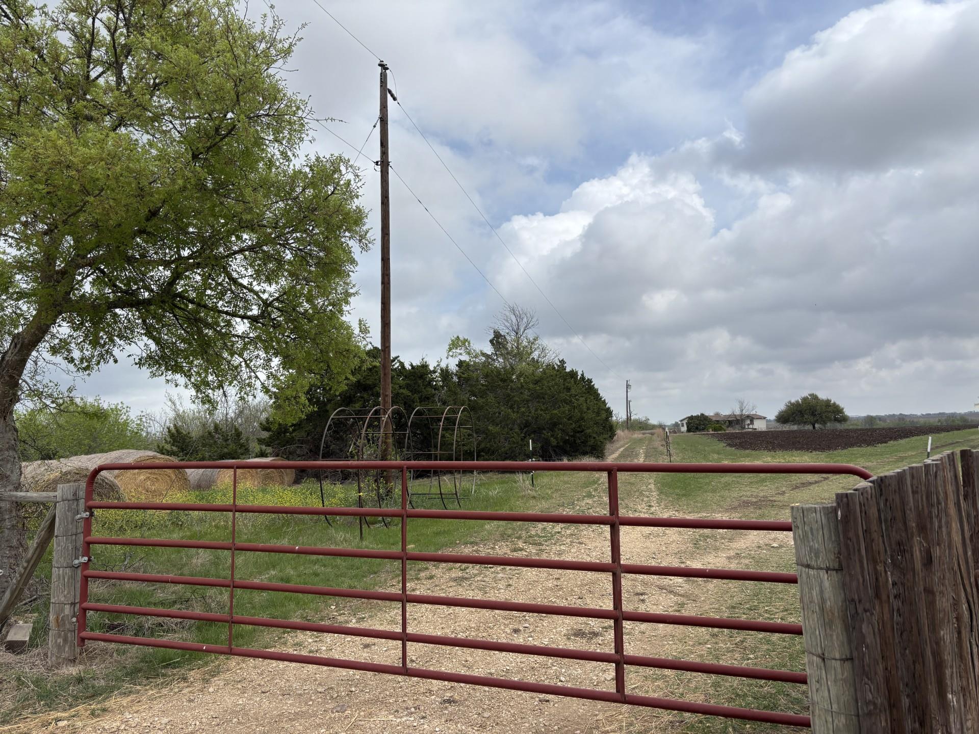 1420 NE County Road 373 Taylor TX 76574