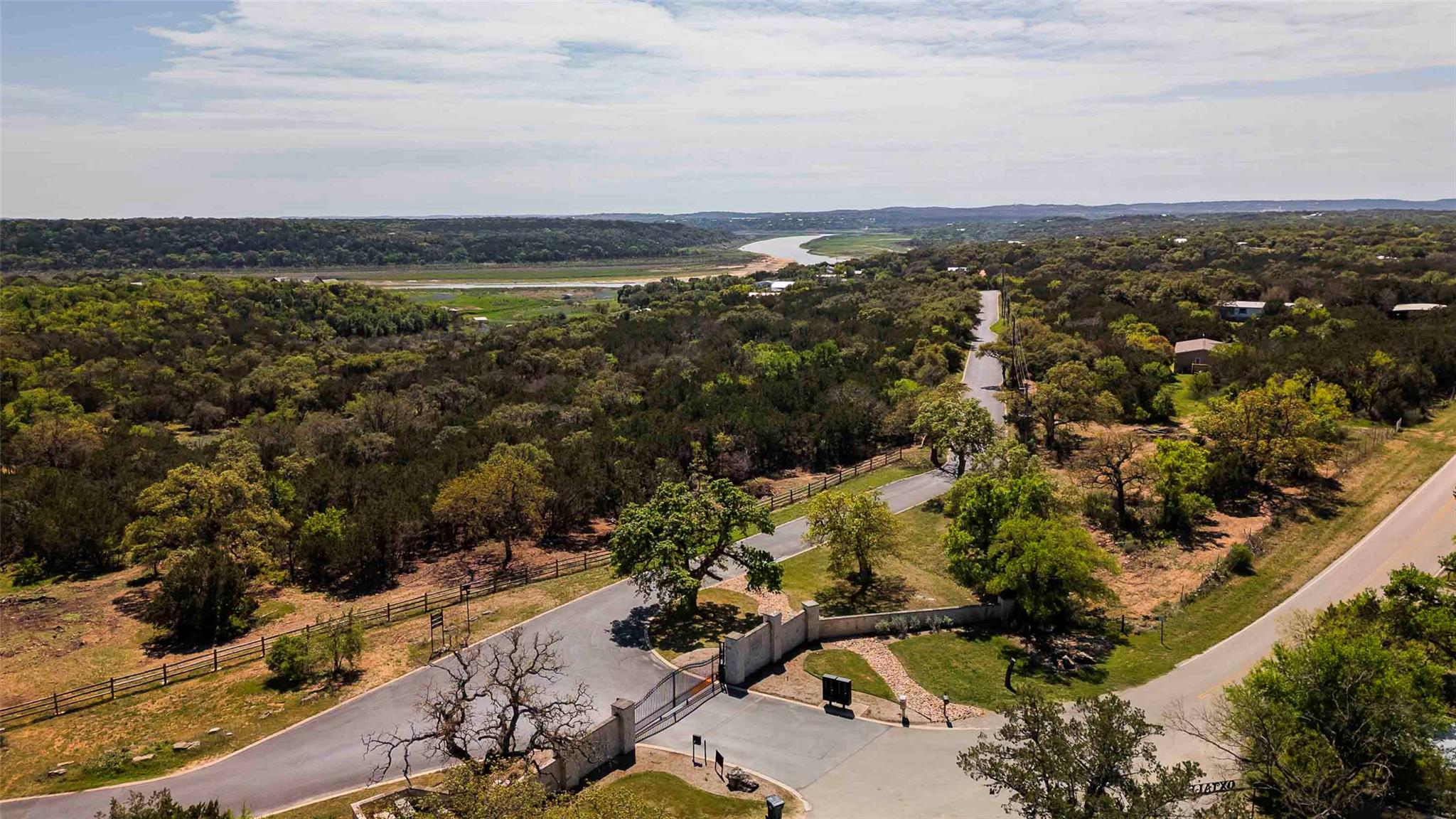 551 Lake View Drive Spicewood TX 78669