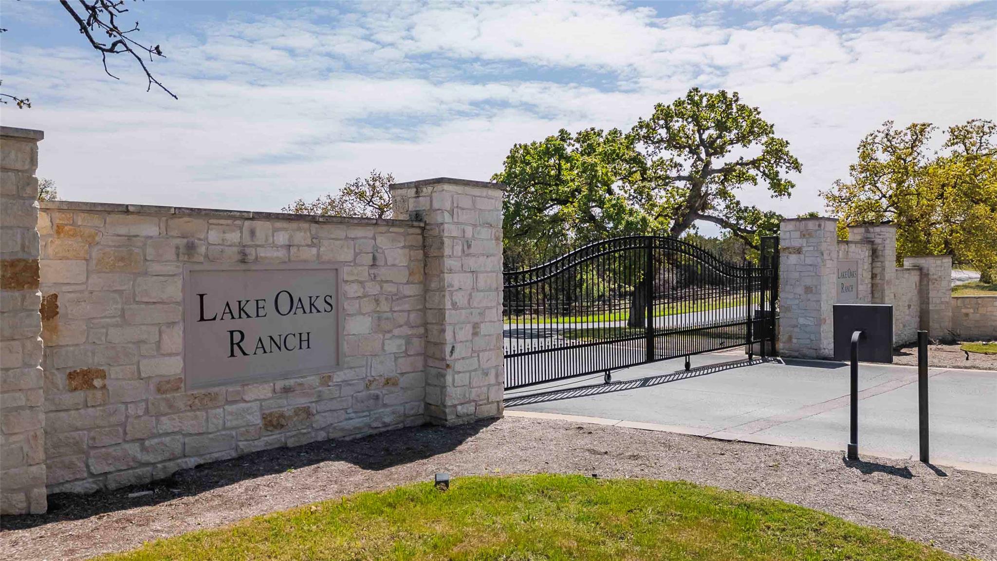551 Lake View Drive Spicewood TX 78669