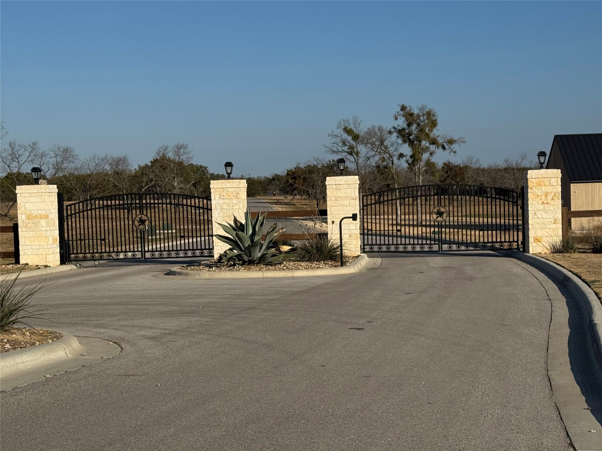 41 Hawthorne Lane Spicewood TX 78669