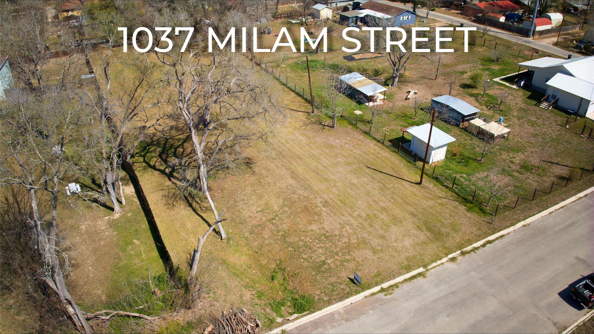 1037 Milam Street Luling TX 78648