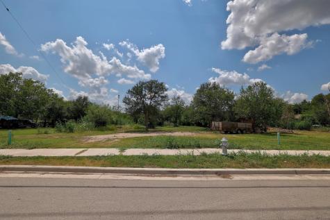 107 N Robinson Street Taylor TX 76574