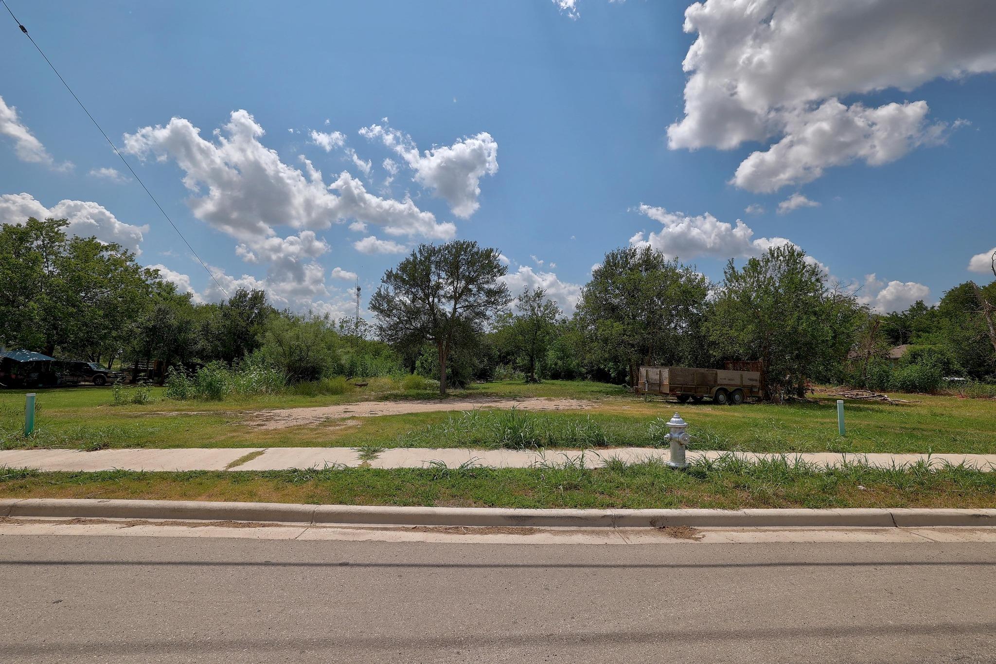 107 N Robinson Street Taylor TX 76574
