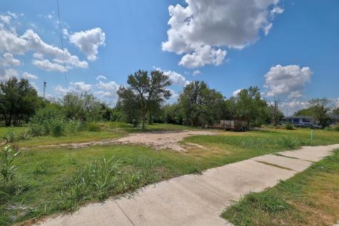 107 N Robinson Street Taylor TX 76574