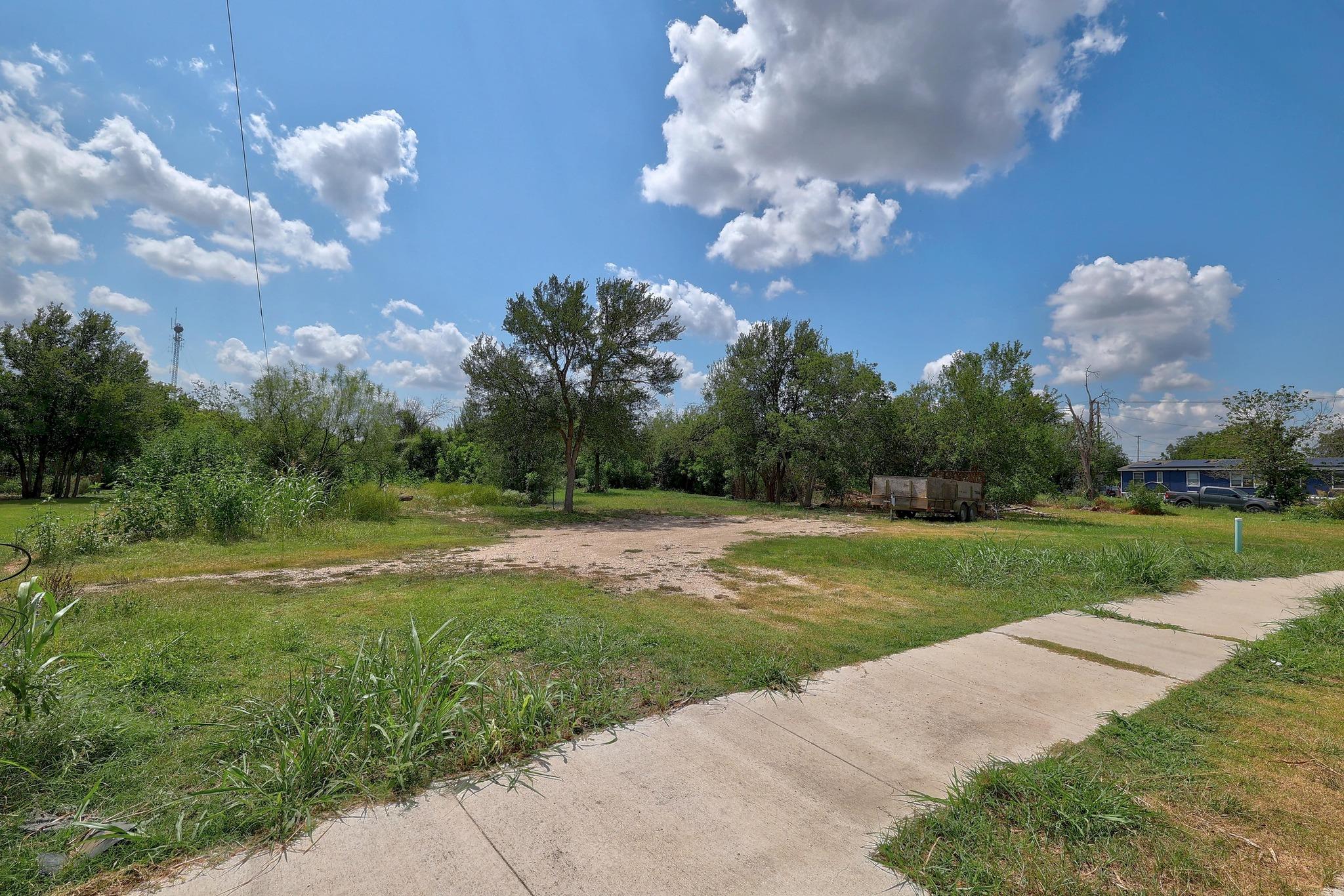 107 N Robinson Street Taylor TX 76574