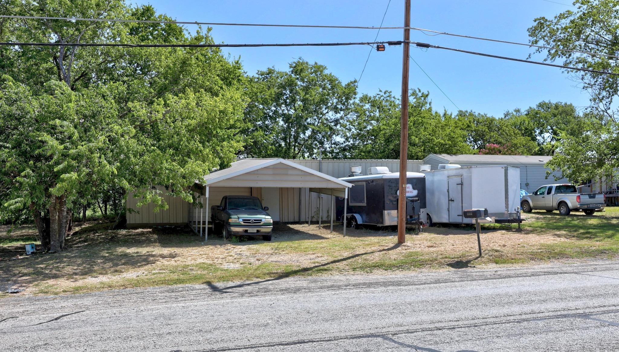 508 W Mesquite Avenue Rogers TX 76569