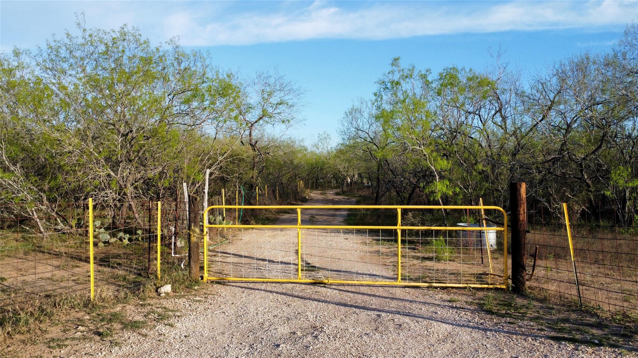 2209 Callihan Road Luling TX 78648