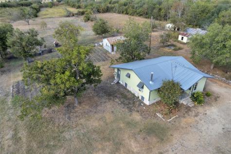 1607 E 4th Street Taylor TX 76574