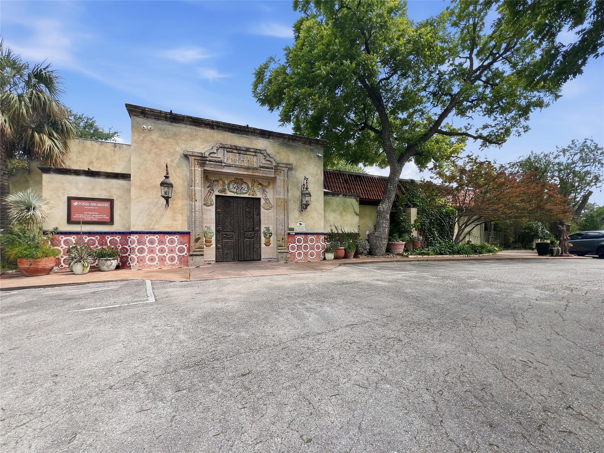 5214 Woodview Avenue Austin TX 78756