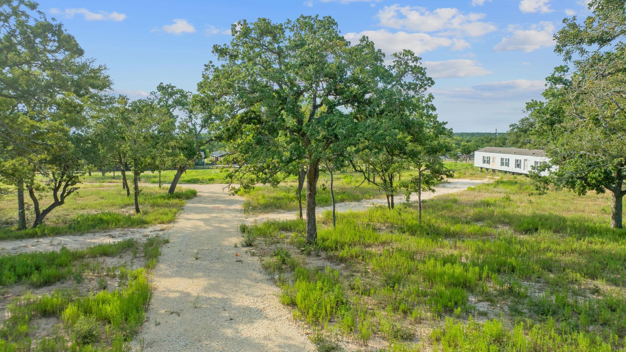 1385 Pettytown Road Dale TX 78616