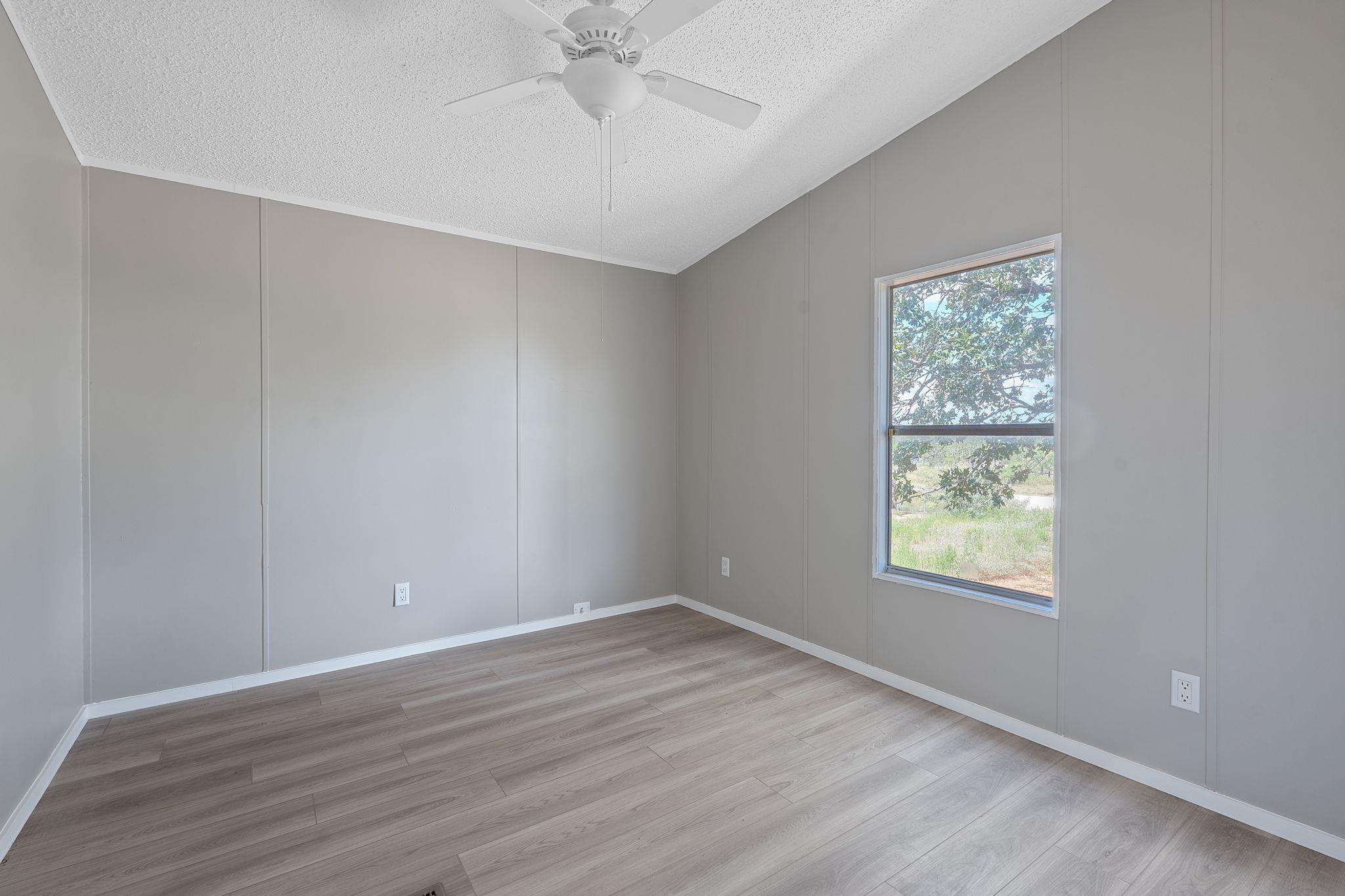 1385 Pettytown Road Dale TX 78616