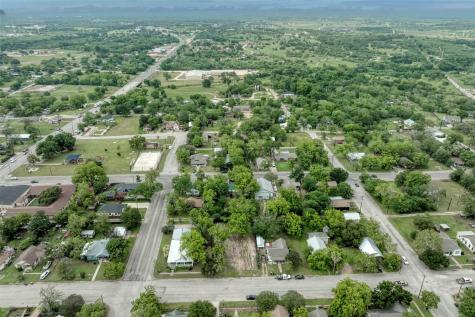 809 E Fannin Street Luling TX 78648