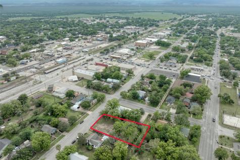 809 E Fannin Street Luling TX 78648