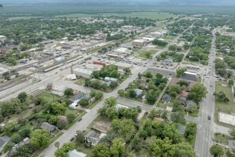 809 E Fannin Street Luling TX 78648