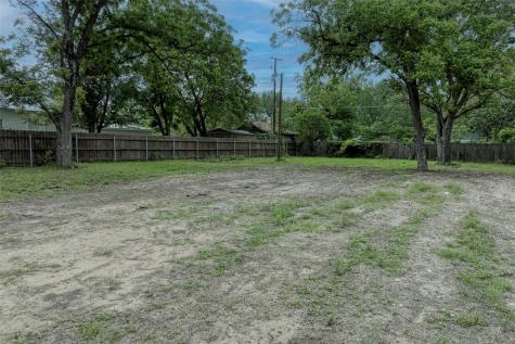 809 E Fannin Street Luling TX 78648