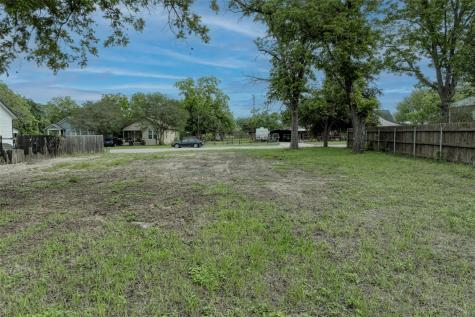 809 E Fannin Street Luling TX 78648