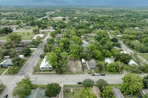 809 E Fannin Street Luling TX 78648
