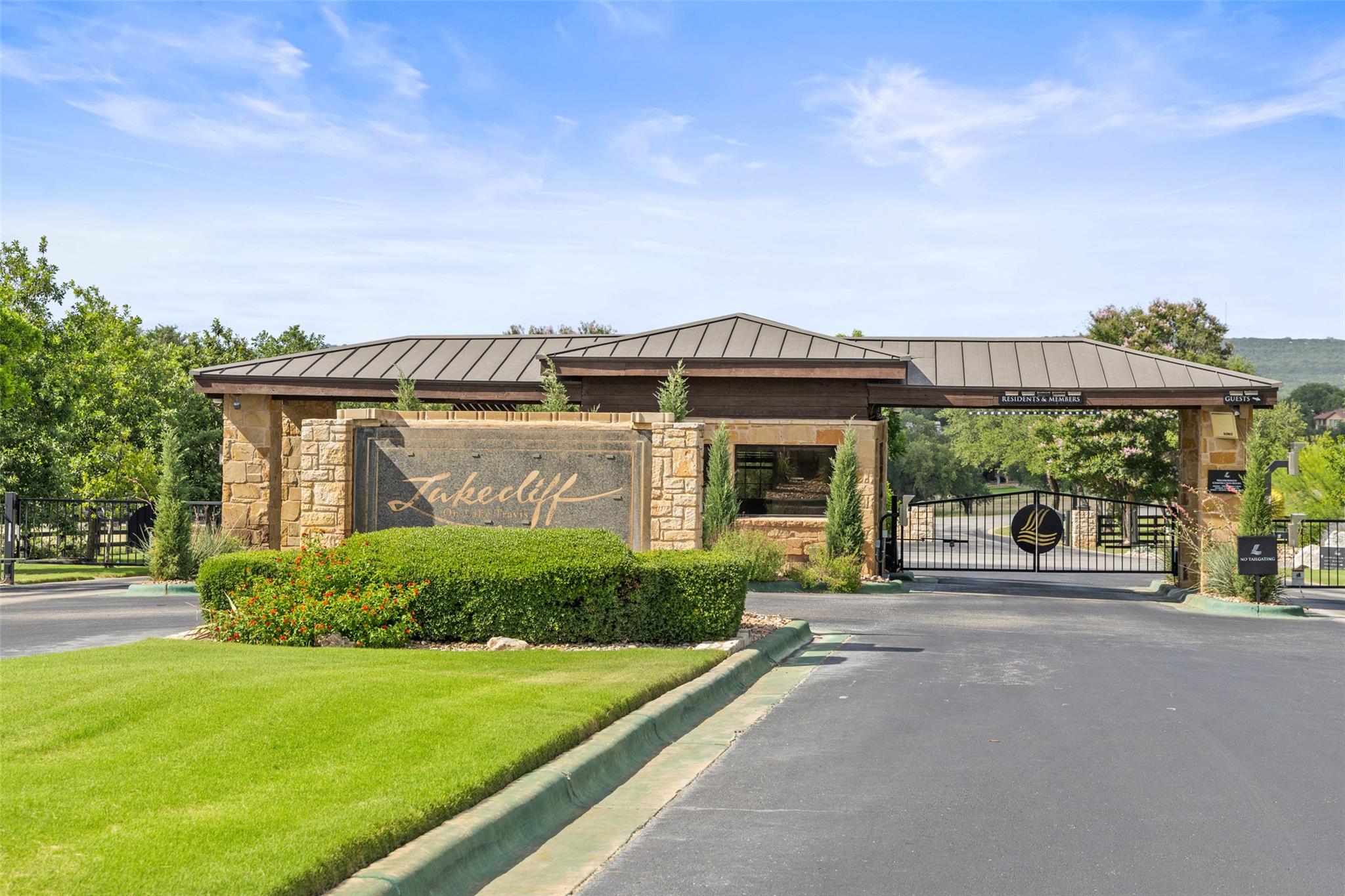 25801 Cliff Cove Spicewood TX 78669