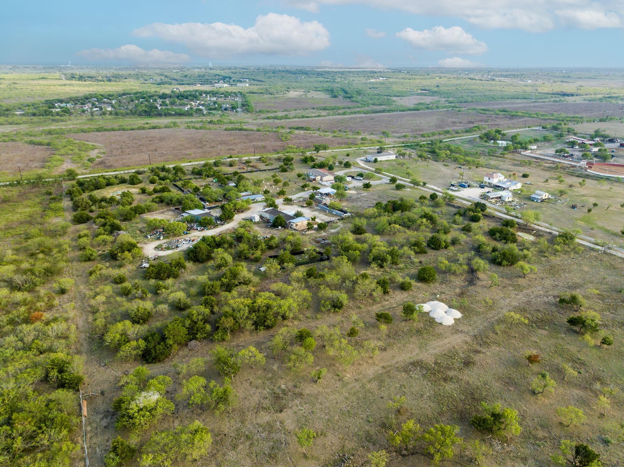835 Tomahawk Trail Dale TX 78616