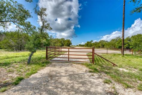191 Pivot Circle Briggs TX 78608