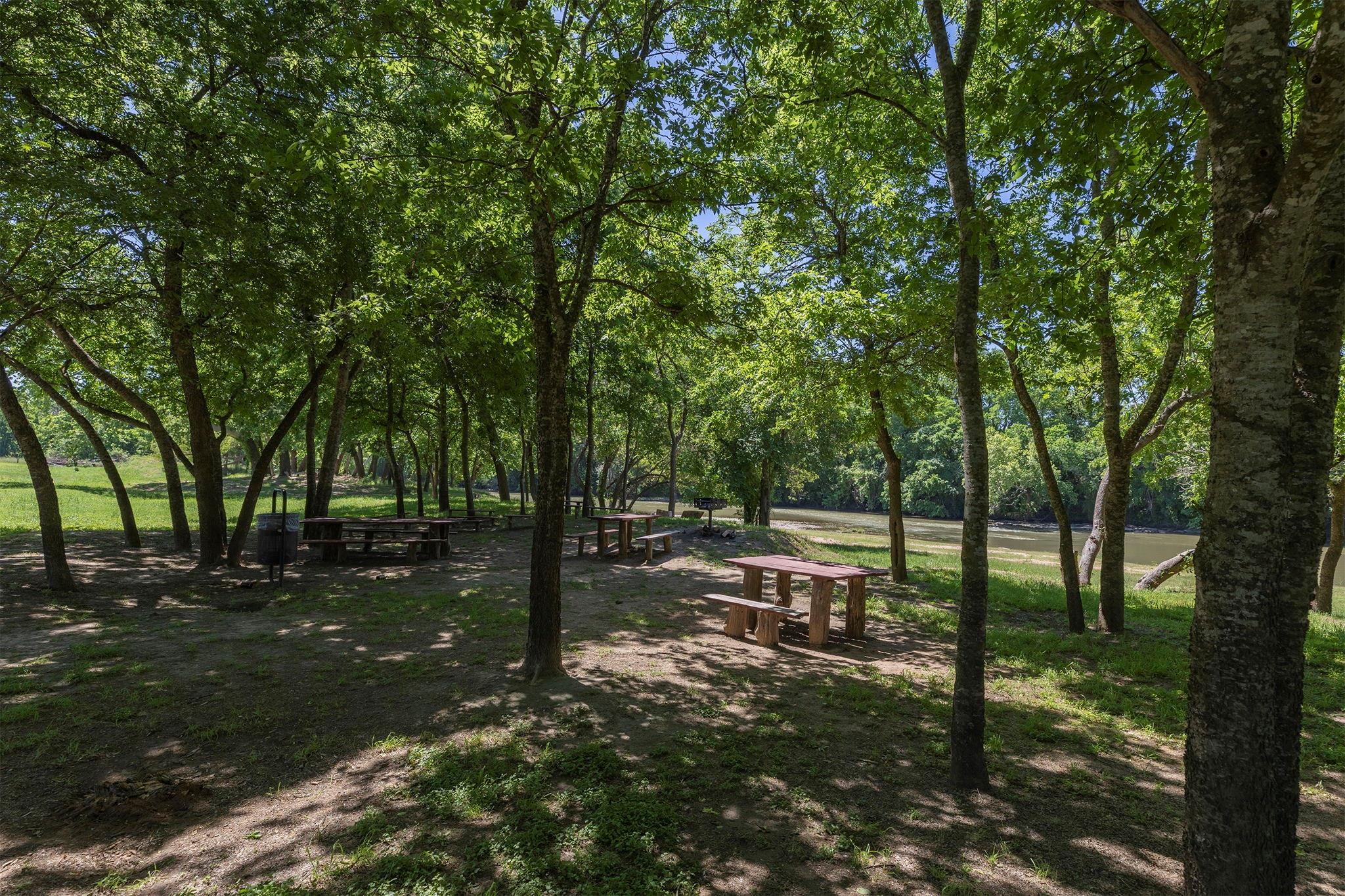 128 W Maunalua Drive Bastrop TX 78602