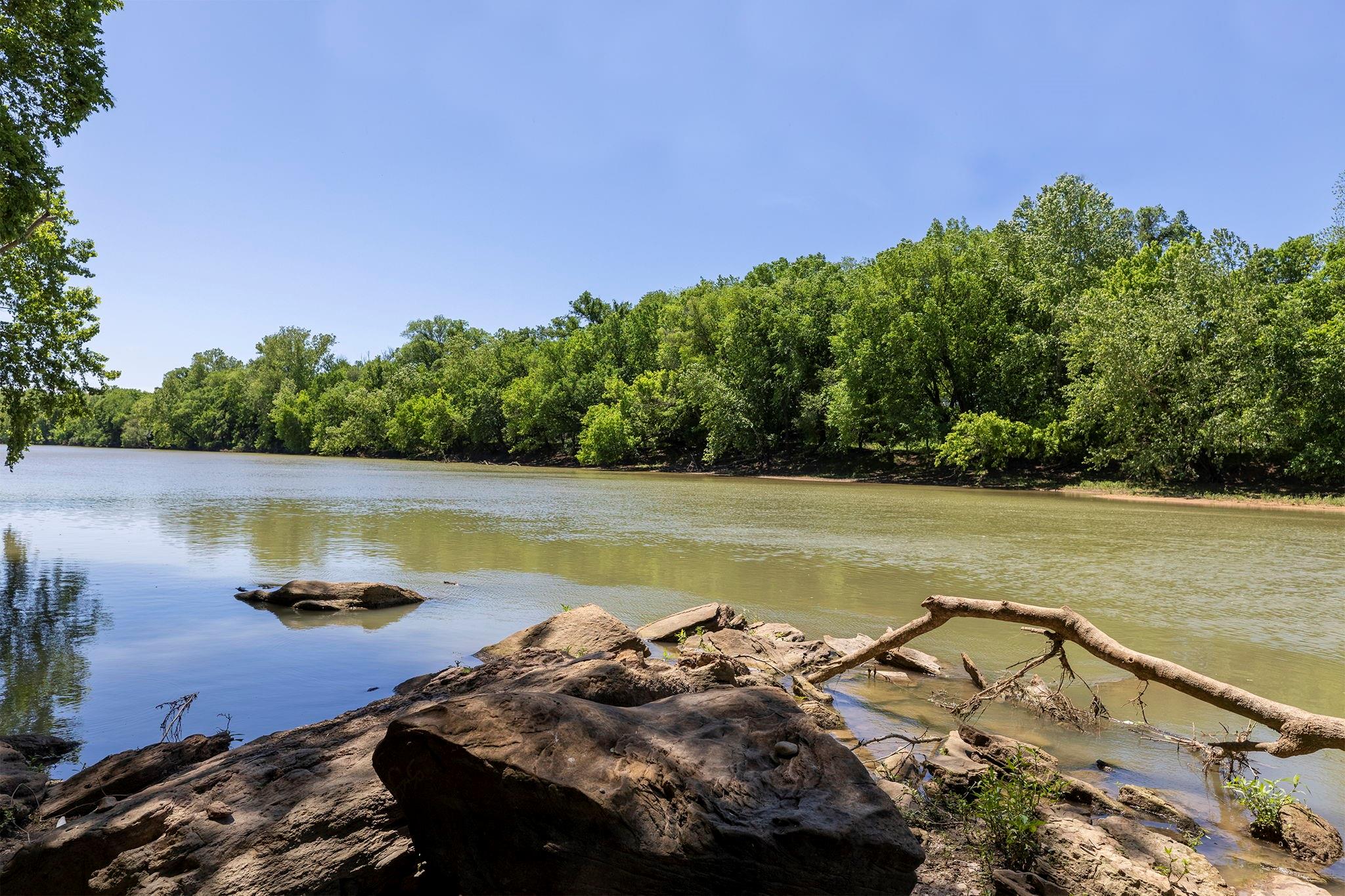 128 W Maunalua Drive Bastrop TX 78602