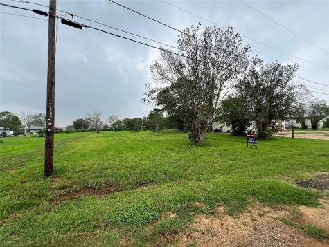 705 E 2nd Avenue Nixon TX 78140