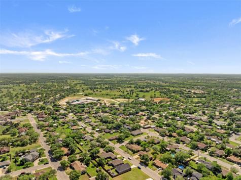 1010 E Industry Street Giddings TX 78942