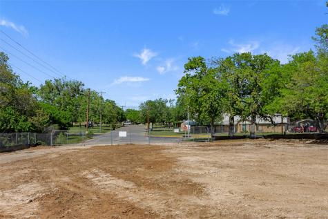 1010 E Industry Street Giddings TX 78942