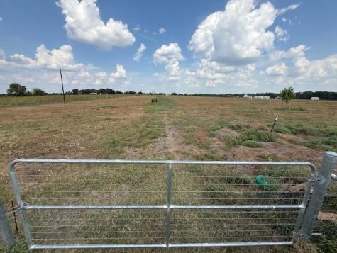1079 Lomax Harmel Road Burton TX 77835