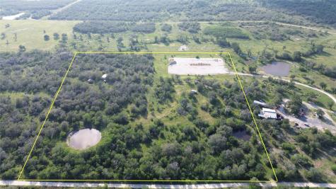 502 Robertson Road Smiley TX 78159