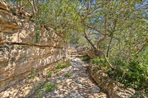 1517 Likeness Road Spicewood TX 78669