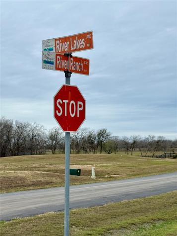 113 River Lake Lane Martindale TX 78108