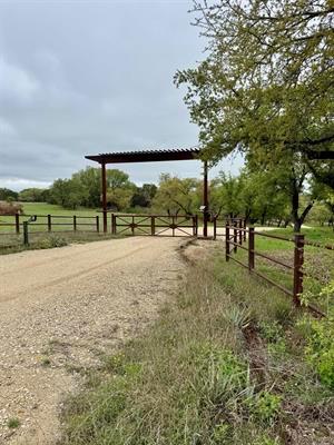 5 Barlow Drive Briggs TX 78608